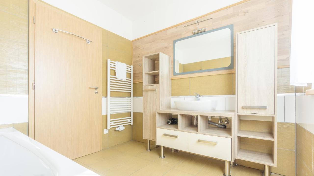 بيسندورف Praga Apartments & Restaurant Zell Am See-Kaprun المظهر الخارجي الصورة